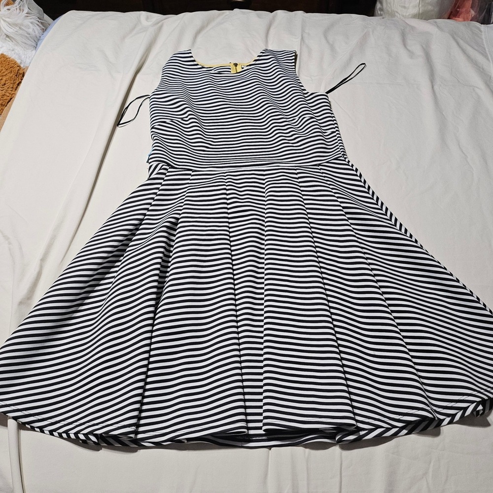 Julian Taylor Fit Flare Dress Women 14 Black White Striped Scuba Sleeveless Zip